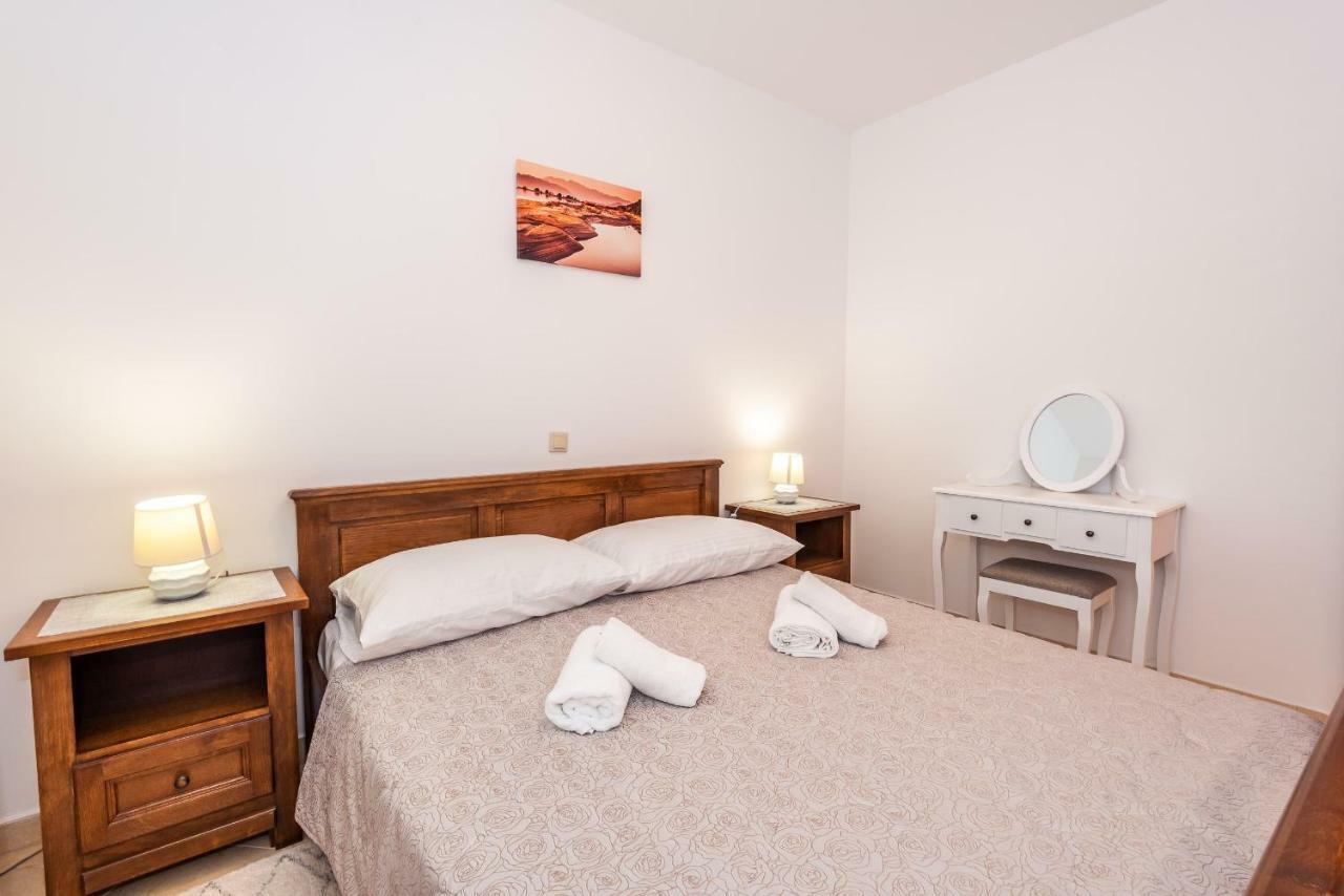 Apartmani Marina Klek Bagian luar foto