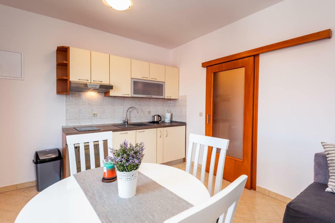 Apartmani Marina Klek Bagian luar foto