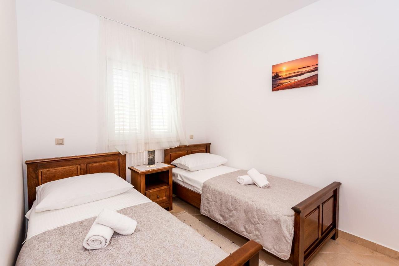 Apartmani Marina Klek Bagian luar foto