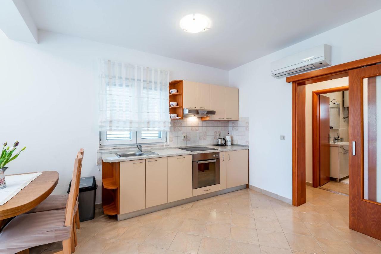 Apartmani Marina Klek Bagian luar foto