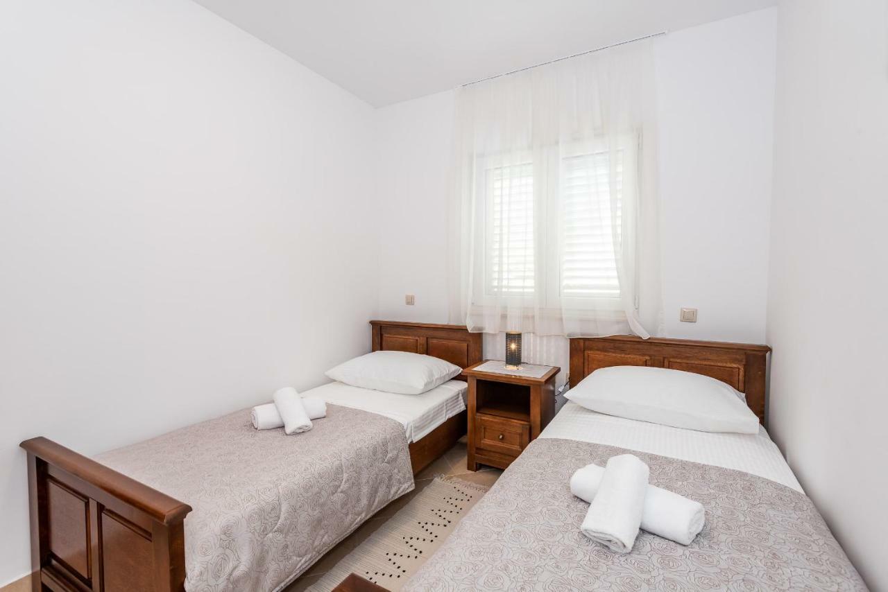 Apartmani Marina Klek Bagian luar foto