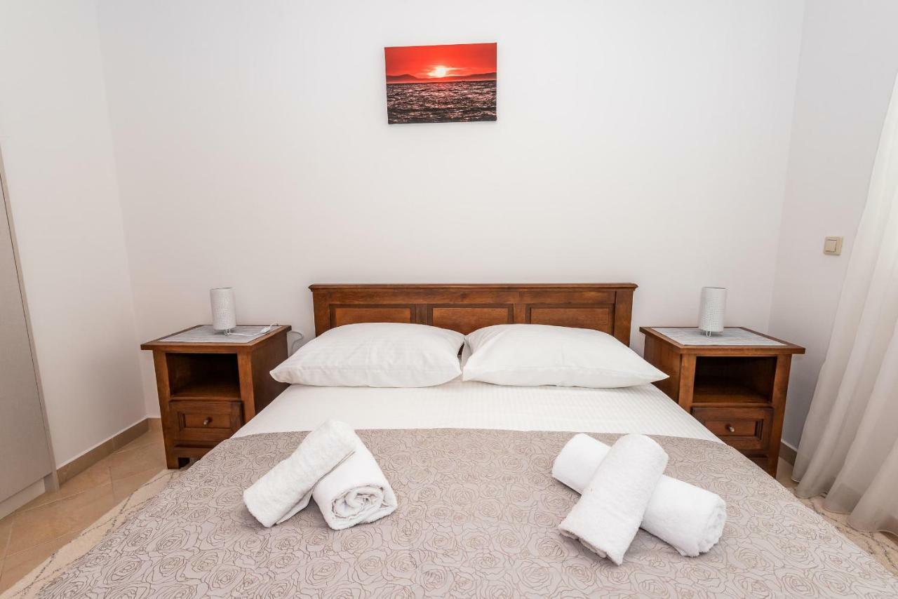 Apartmani Marina Klek Bagian luar foto