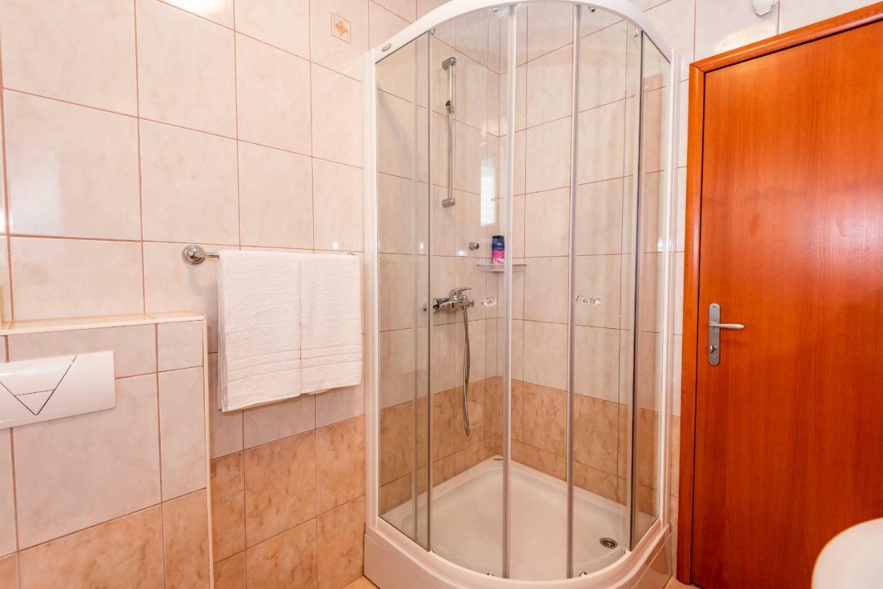 Apartmani Marina Klek Bagian luar foto