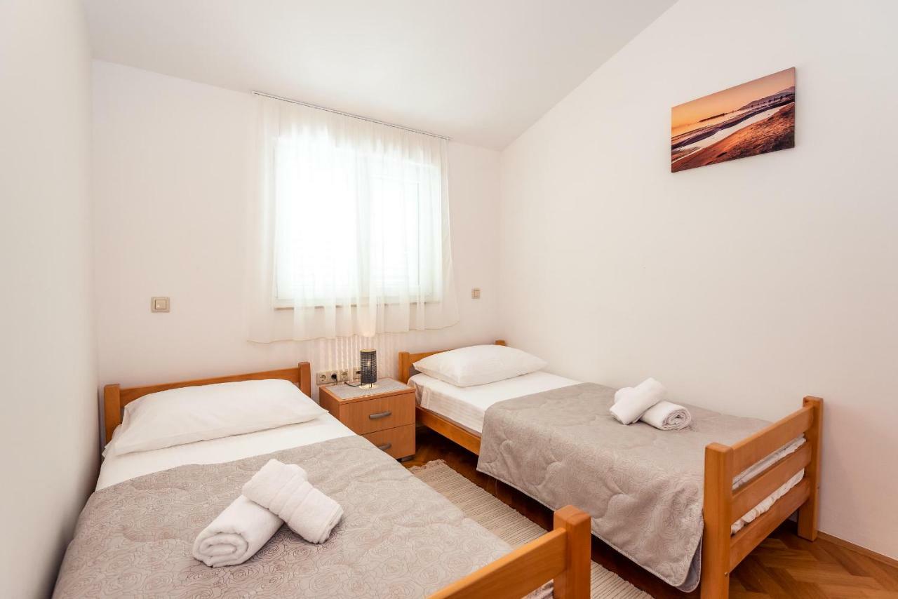 Apartmani Marina Klek Bagian luar foto